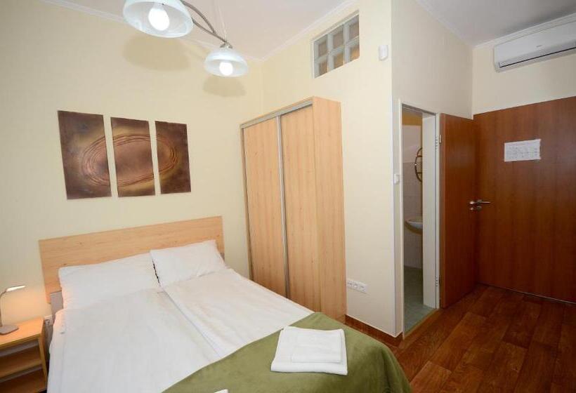 住宿加早餐 Szárszó Panzió