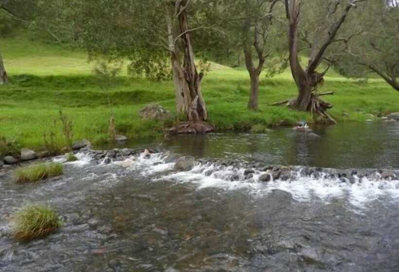 Christmas Creek Cafe & Cabins