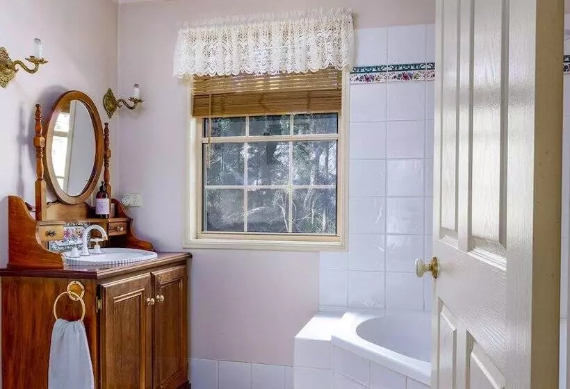 Honeysuckle Cottages