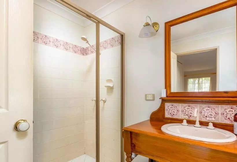 Honeysuckle Cottages