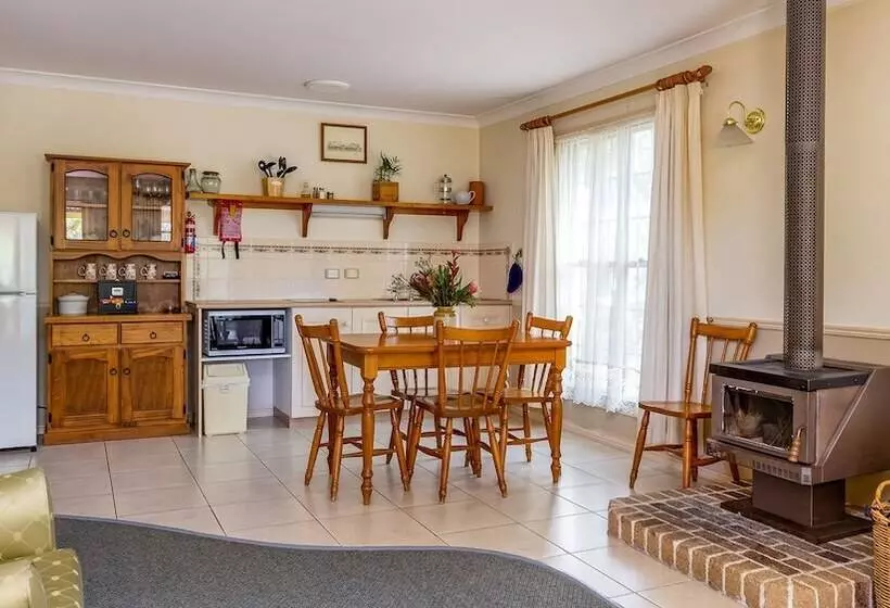 Honeysuckle Cottages