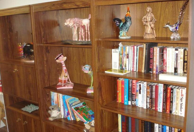 پانسیون Dave & Honey's Accommodation