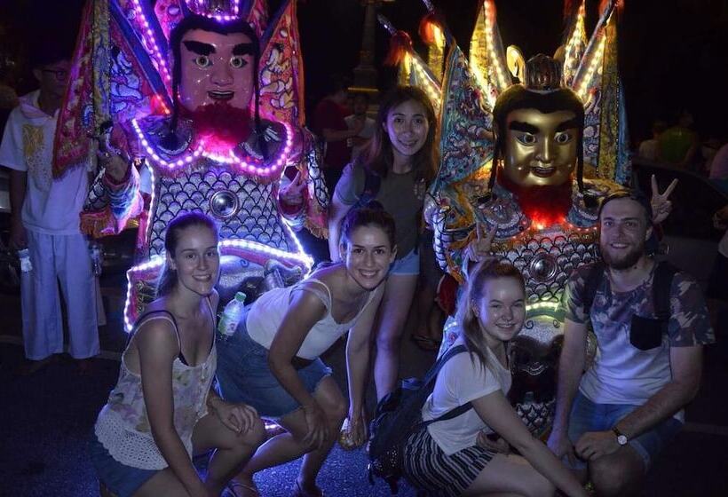 Vloft Backpackers Hostel