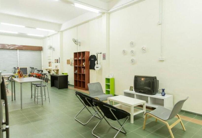 Vloft Backpackers Hostel