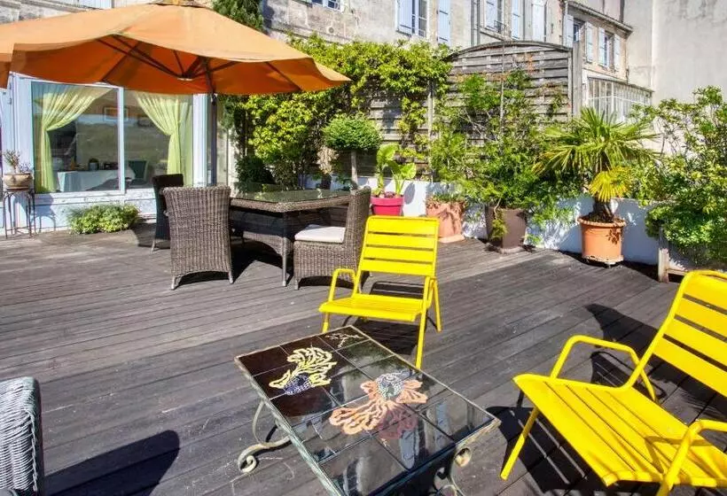 Aamiaismajoitus (B&B) Chambres D Hôtes Laferrière, Centre, Calme, Vue Dégagée Sur Verdure