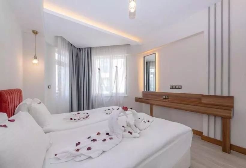 Theluna Suite