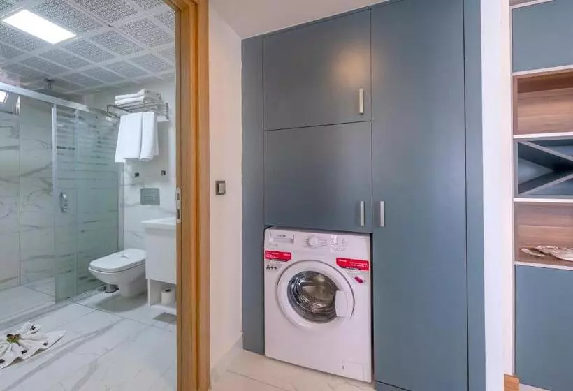 Theluna Suite