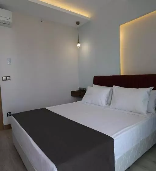 Theluna Suite