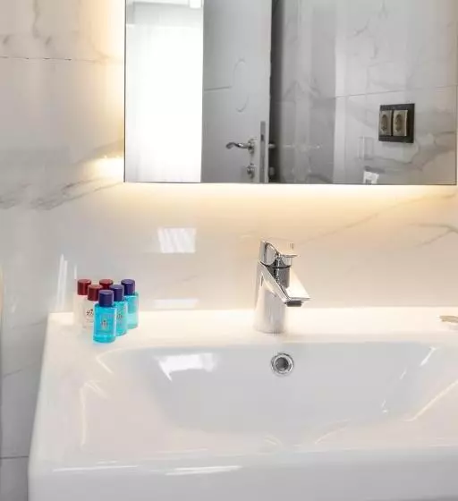 Theluna Suite