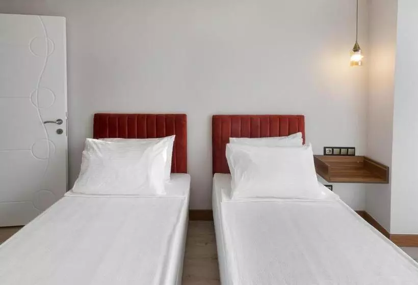 Theluna Suite