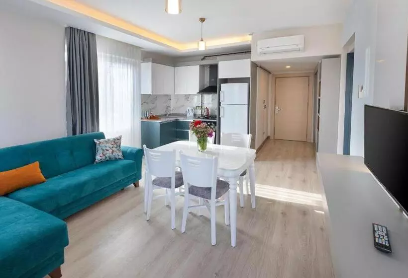 Theluna Suite