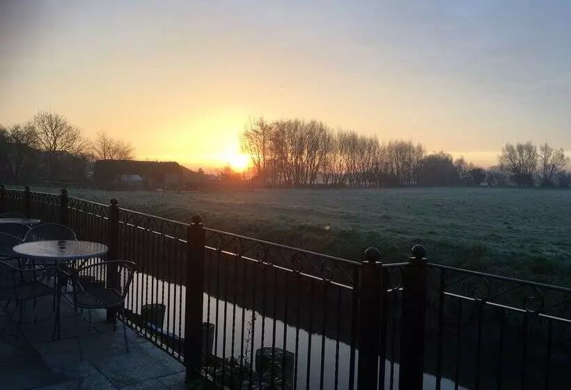 ベッドアンドブレックファースト Double Gate Farm