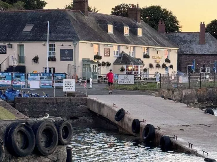 ベッドアンドブレックファースト The Edgcumbe Arms