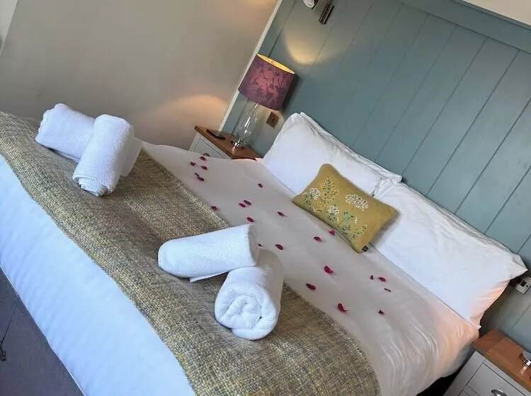 ベッドアンドブレックファースト The Edgcumbe Arms