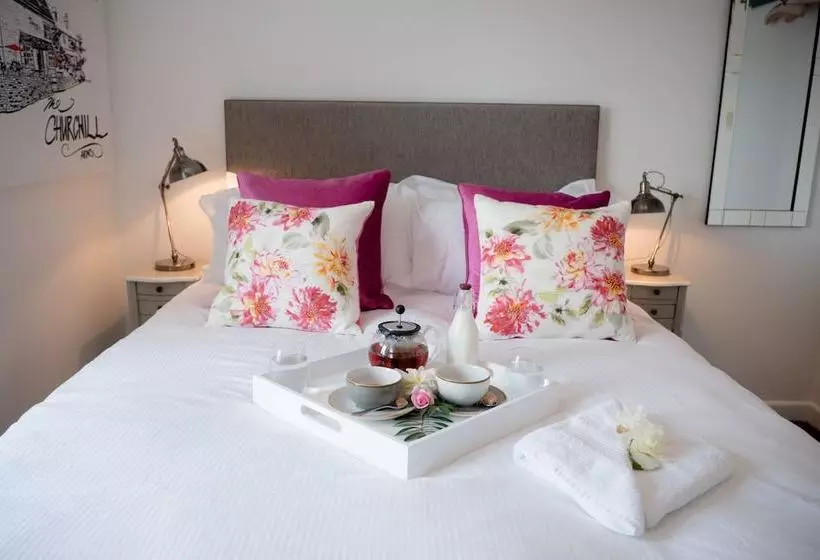 Aamiaismajoitus (B&B) The Churchill Arms