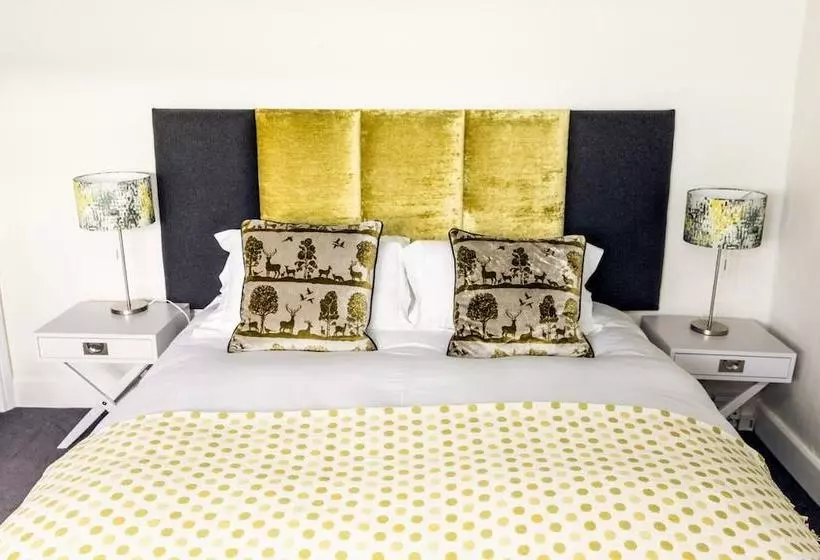 Aamiaismajoitus (B&B) The Churchill Arms