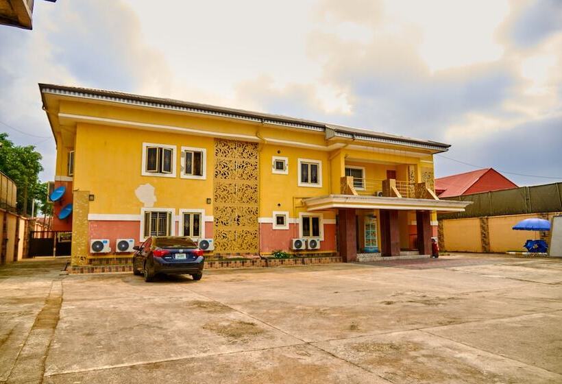 هتل Royalty Economy Lodge