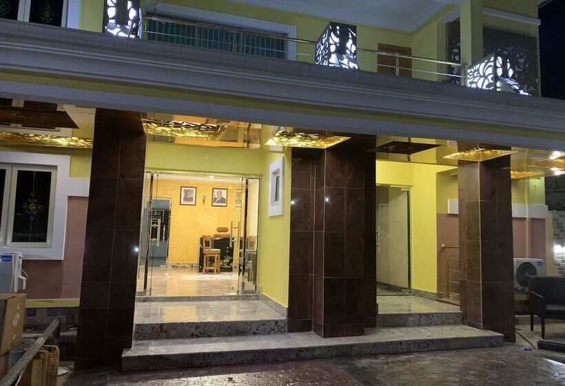 هتل Royalty Economy Lodge