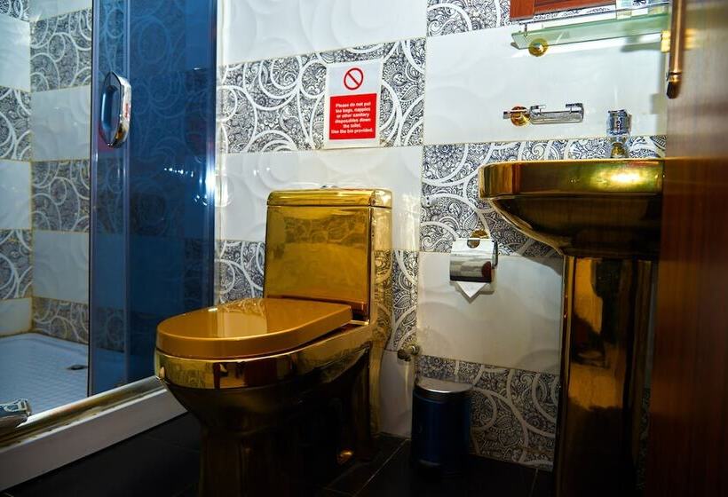 هتل Royalty Economy Lodge