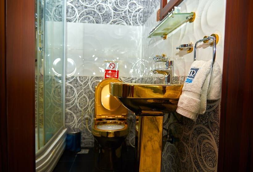 هتل Royalty Economy Lodge