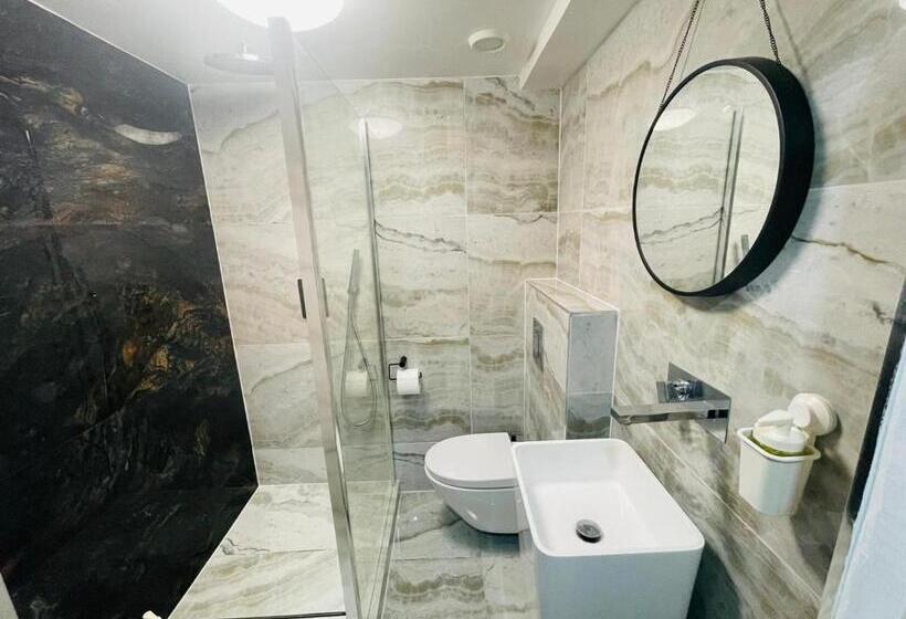 膳宿费 Tudor Oaks Lodge Stevenage North