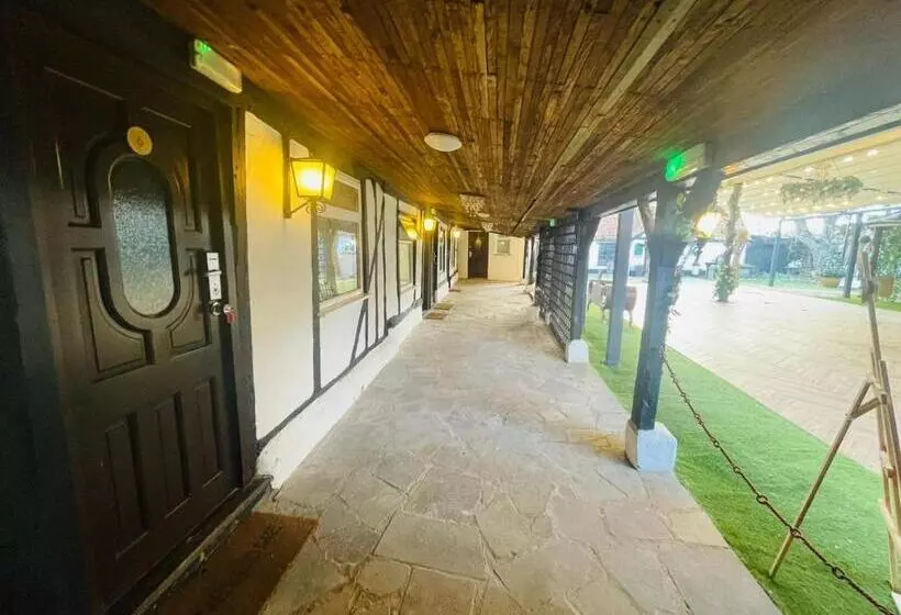 Majatalo Tudor Oaks Lodge Stevenage North