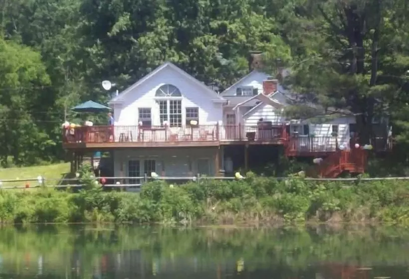 1805 House Bed And Breakfast