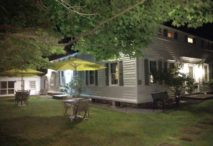 1805 House Bed And Breakfast