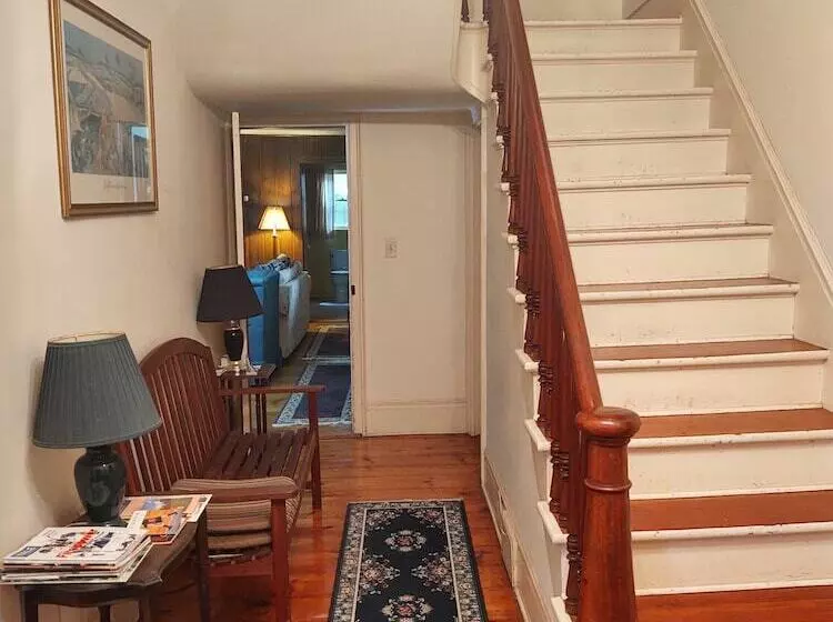 1805 House Bed And Breakfast