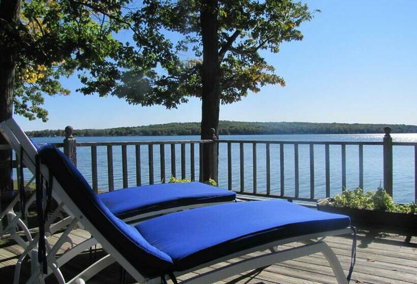 فندق صغير Churchill Pointe Inn