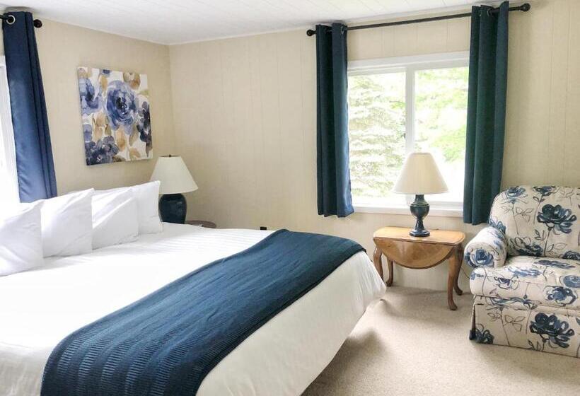 فندق صغير Churchill Pointe Inn