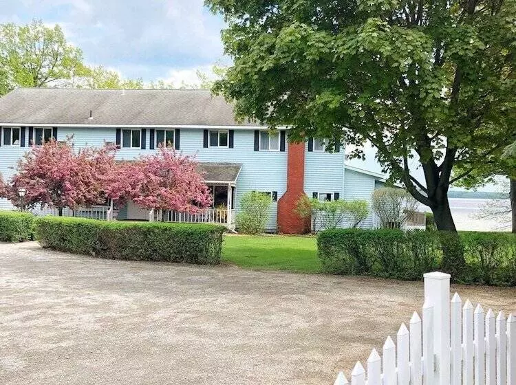 Retkeilymaja Churchill Pointe Inn