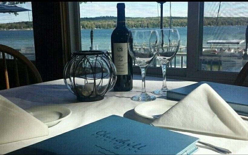 فندق صغير Churchill Pointe Inn