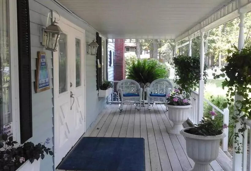 Retkeilymaja Churchill Pointe Inn