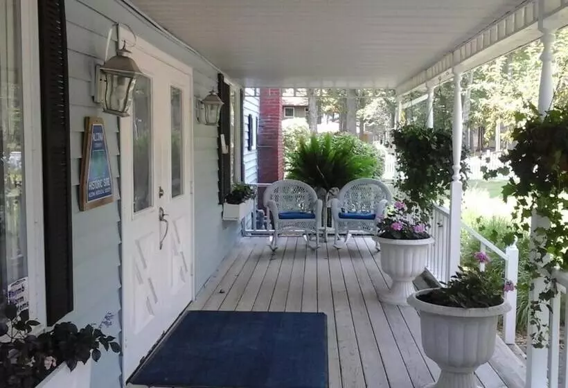 Retkeilymaja Churchill Pointe Inn