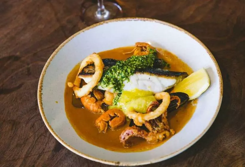 Aamiaismajoitus (B&B) The Hero