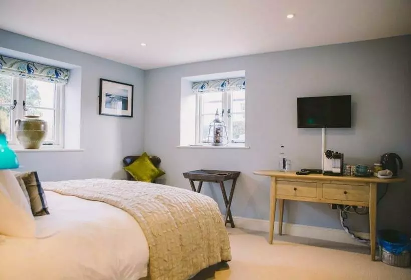 Aamiaismajoitus (B&B) The Hero