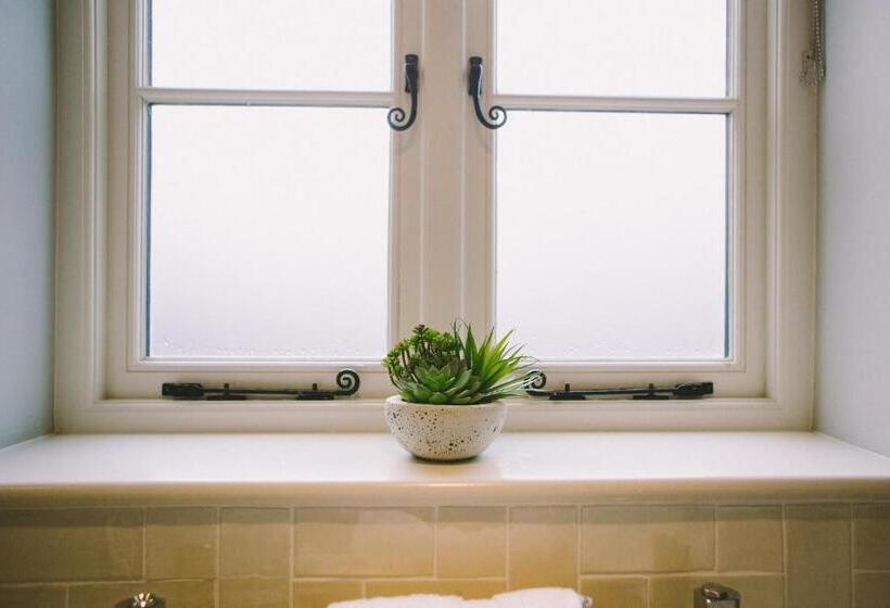 ベッドアンドブレックファースト The Hero