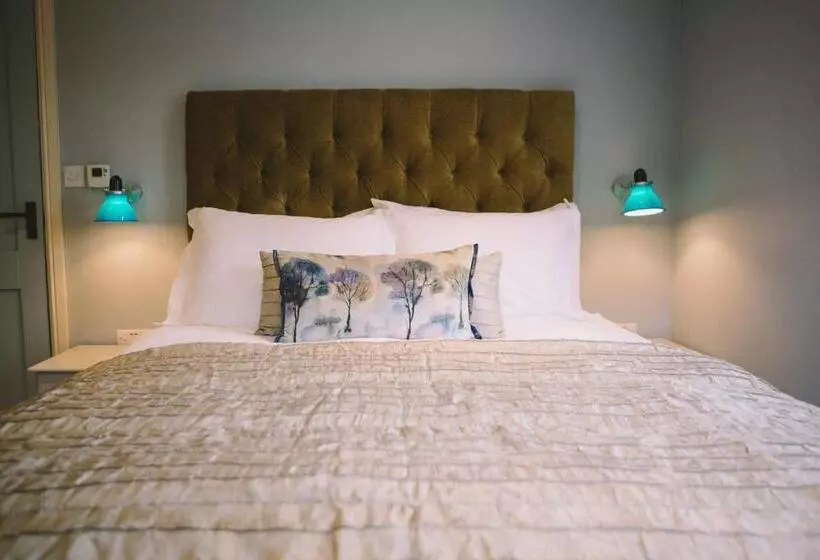 Aamiaismajoitus (B&B) The Hero