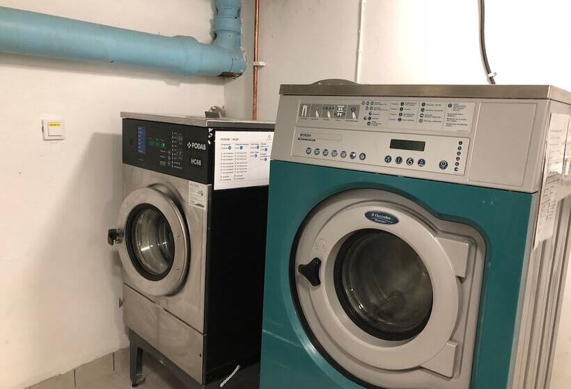 Hållsta Home Vandrarhem Hostel