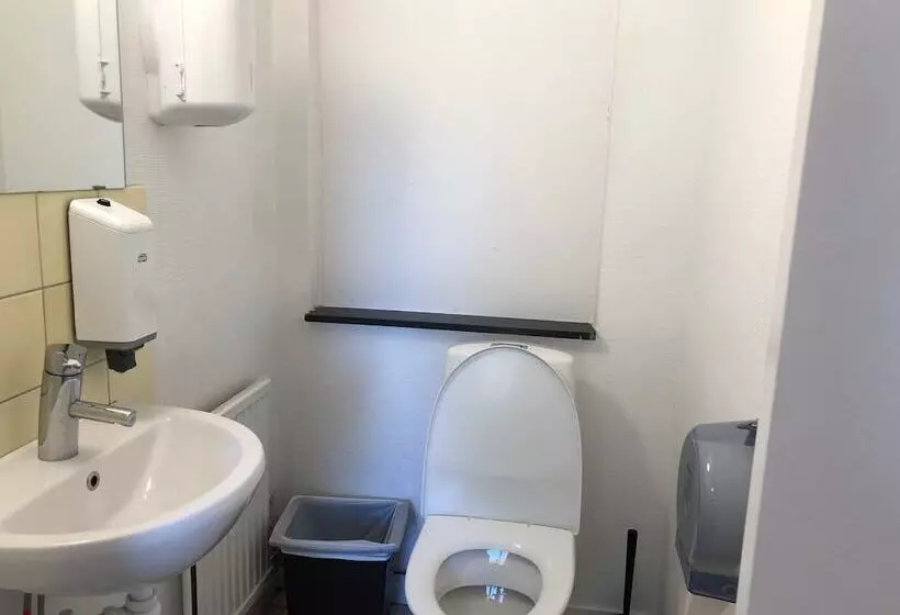 Hållsta Home Vandrarhem   Hostel