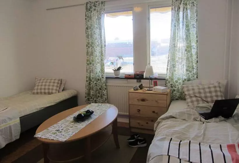 Hållsta Home Vandrarhem   Hostel
