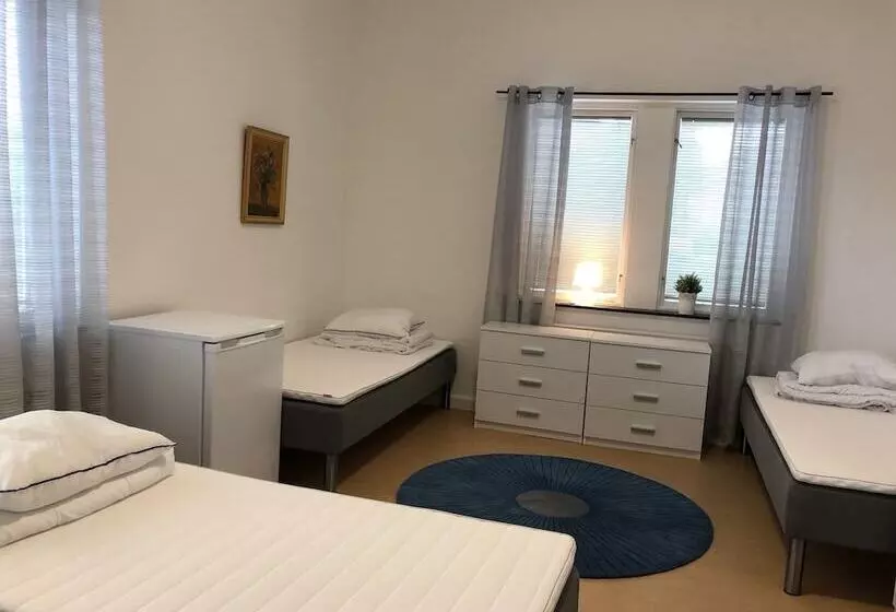 Hållsta Home Vandrarhem   Hostel