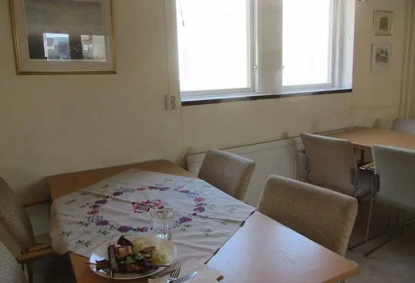 Hållsta Home Vandrarhem Hostel