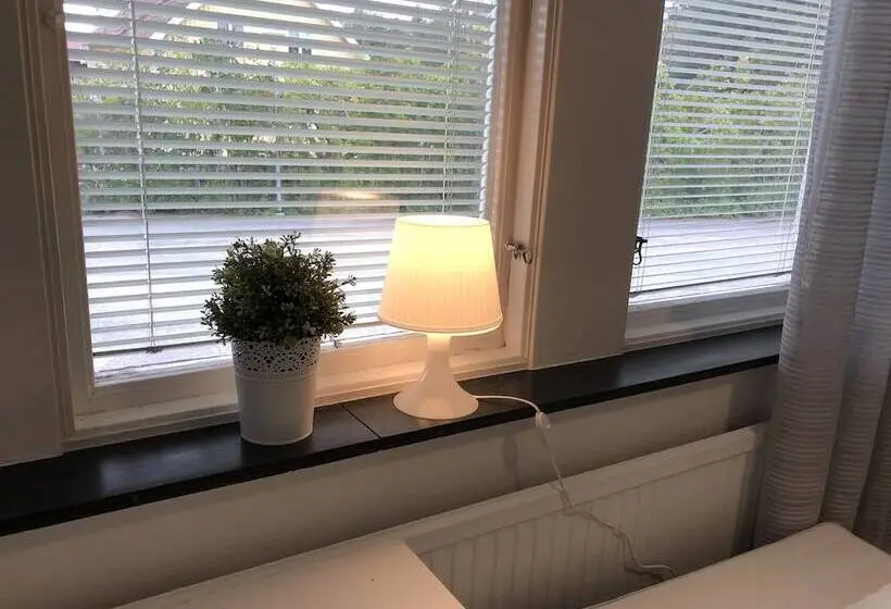 Hållsta Home Vandrarhem Hostel