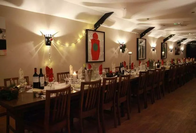 Retkeilymaja Manor House Inn