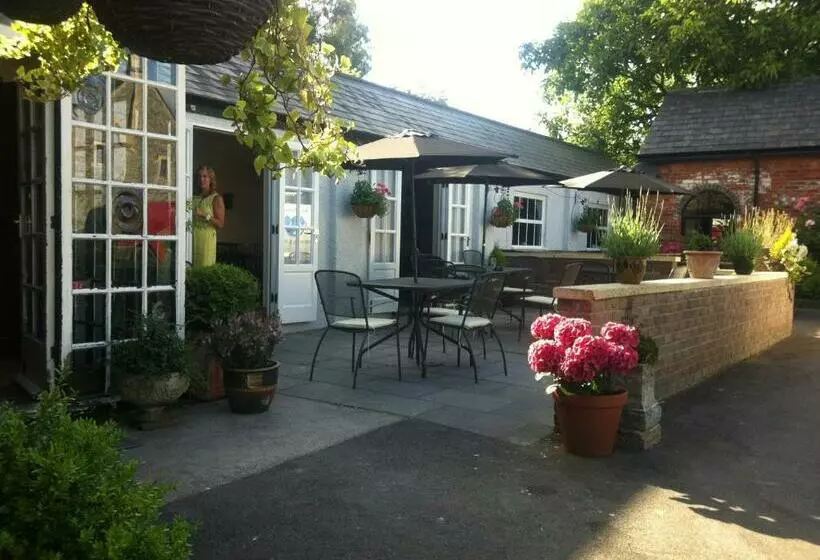 Retkeilymaja Manor House Inn