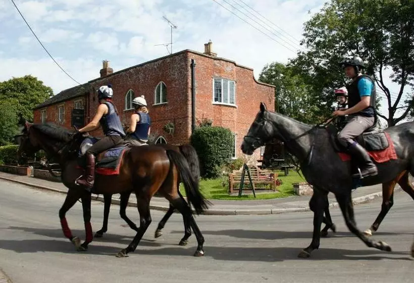Retkeilymaja Manor House Inn
