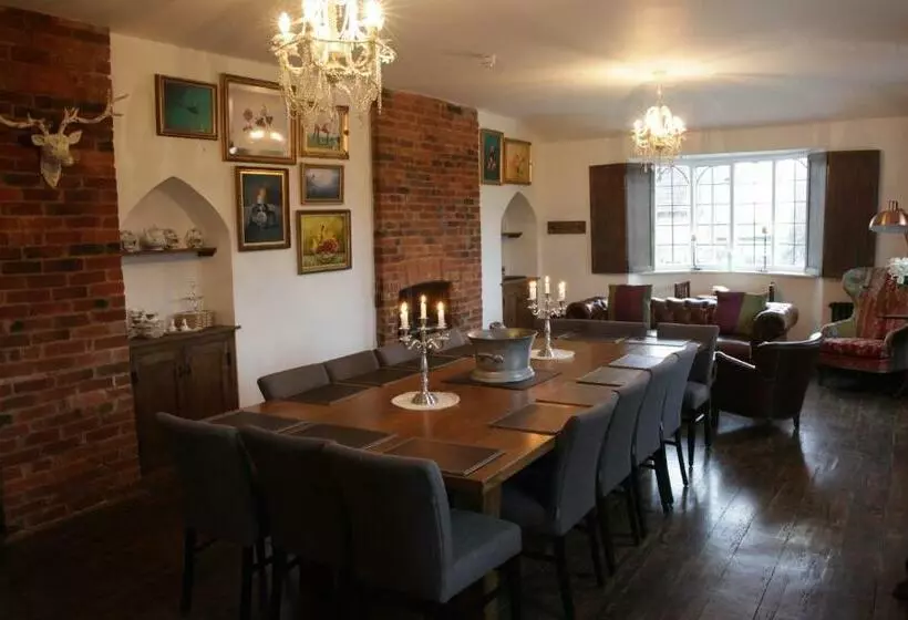 Retkeilymaja Manor House Inn