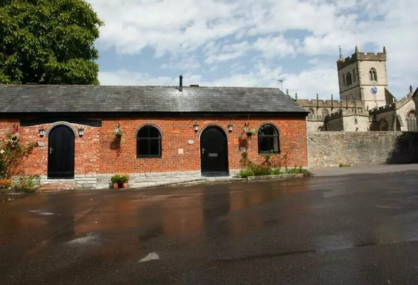 Retkeilymaja Manor House Inn